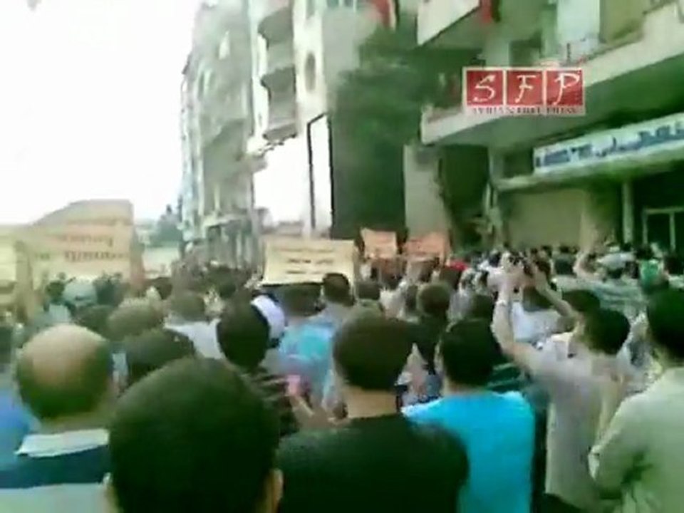 فري برس   حمص جامع عمر بن الخطاب بعد صلاة العيد 30 8 2011