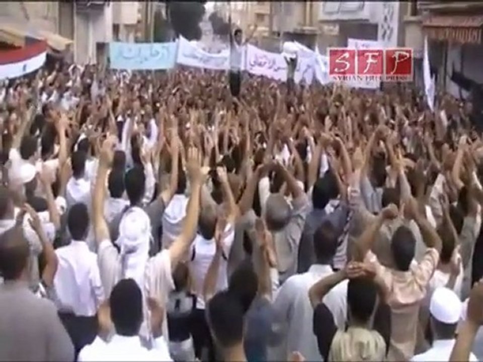 فري برس   حمص   البياضة   مظاهرة بعد صلاة العيد   30 8 2011