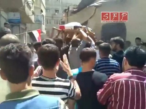 فري برس الشهيد رضا شكير من امام منزله 3 09 2011