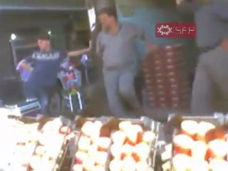 فري برس   تواجد الأمن والشبيحة في سوق الحشيش حمص 11 9 2011