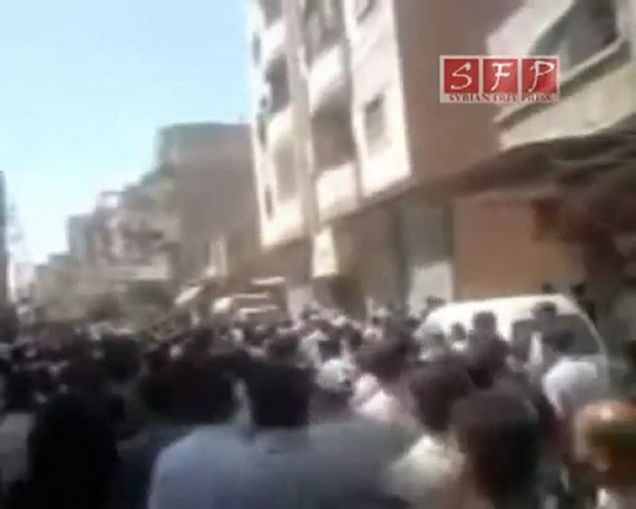 فري برس   ريف دمشق داريا تشييع الشهيد غياث مطر 11 9 2011