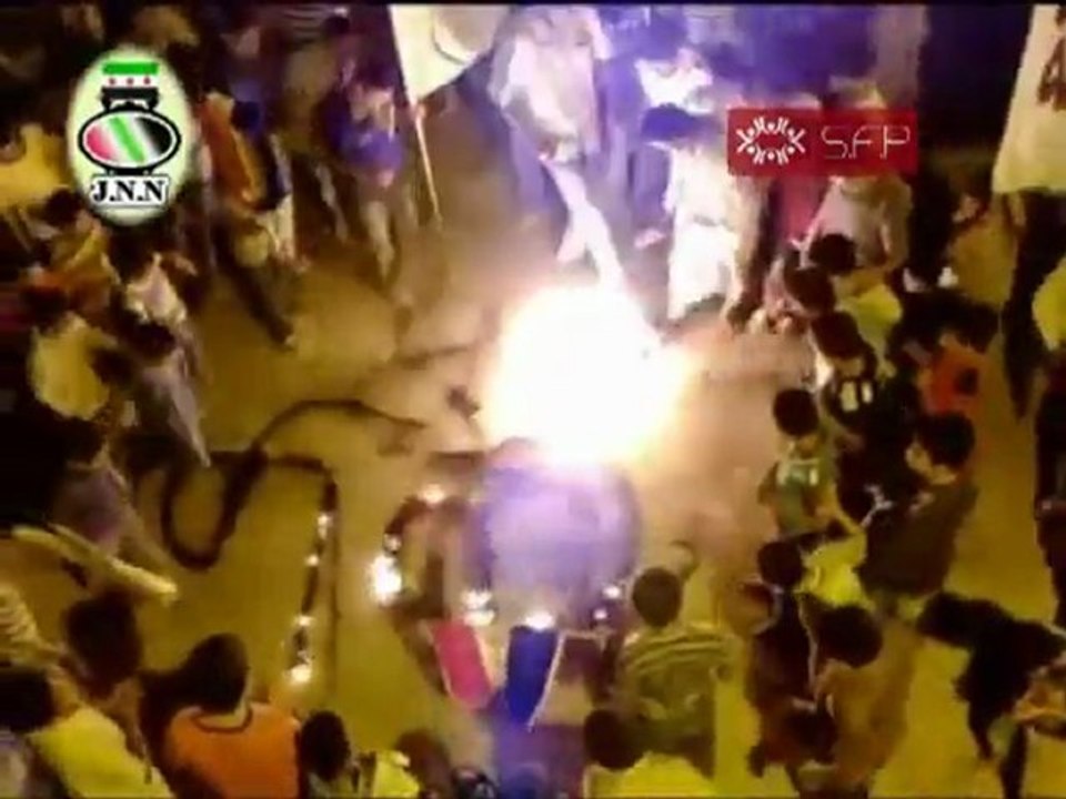 فري برس   إدلب   بلدة الغدفة  مظاهرة مسائية  شعارات باللغة الانكليزية  18 9 2011