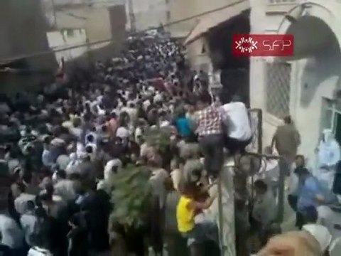 فري برس دوما تشيع الشهيدين نادر عزة الحلبي و محمود نعمان خضير 25 9 2011