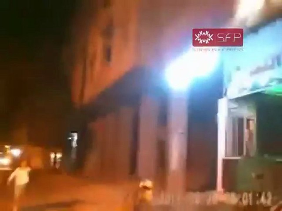 فري برس   معضمية الشام الإنتشار الأمني الكثيف بعد خروج الأحرار في مظاهرة ليلية وتمت مهاجمتهم من  قبل مليشيات الأسد 26 09 2011