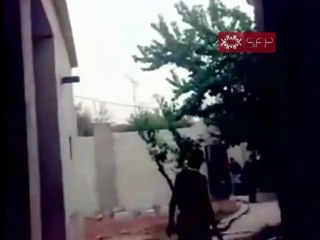 فري برس   درعا الصنمين نهب المنازل من قبل عصابات الاسد 28 9 2011