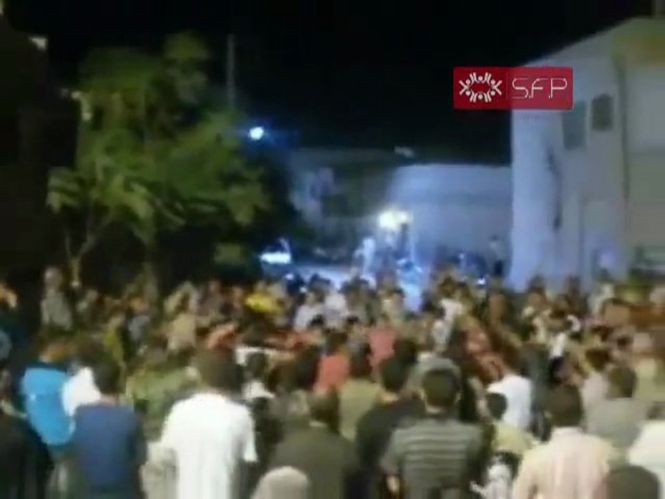 فري برس   ادلب سرمين مظاهرة مسائية لاحرار سرمين 28 9 2011