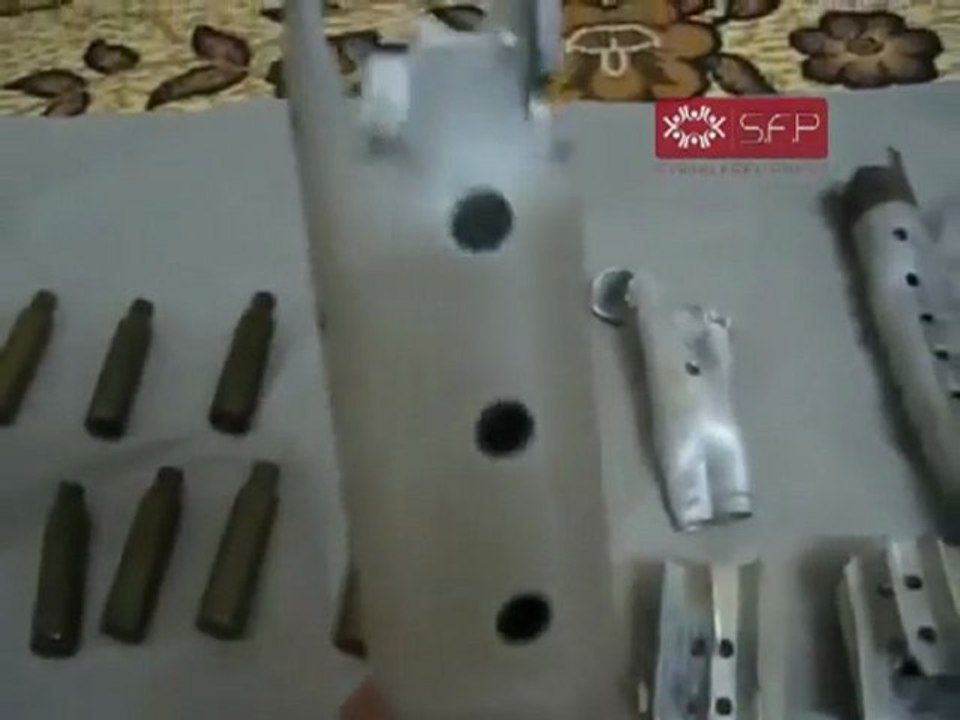 فري برس   حمص دير بعلبة اقتحام الدبابات الحي وقتل المتظاهرين30 9 2011