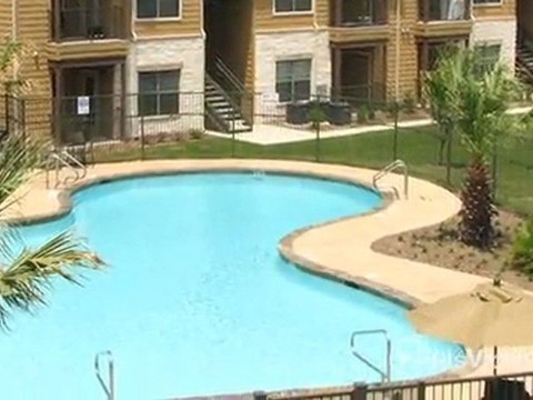 Republic Woodlake Apartments in San Antonio, TX - ...