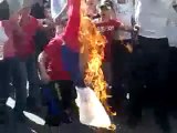 فري برس   حمص التقاء احرار الدبلان والحمرا وحرق العلم الروسي 7 10 2011