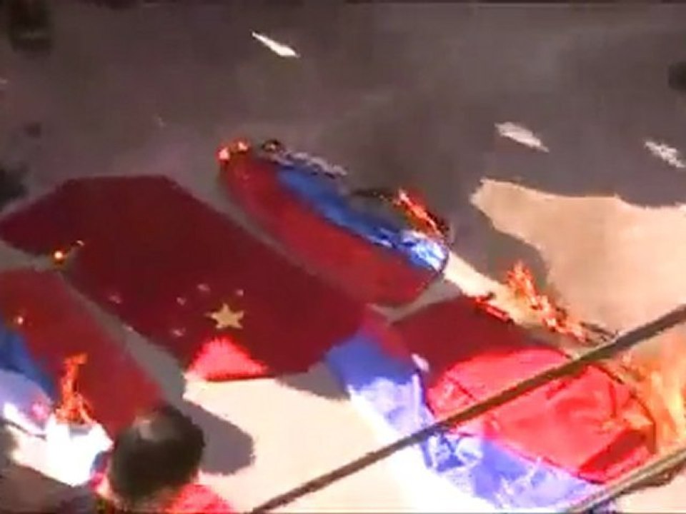 فري برس   روووووائع مظاهرات حمص حي الخالدية حرق العلم الروسي والصيني جمعة المجلس الوطني 7 10 2011