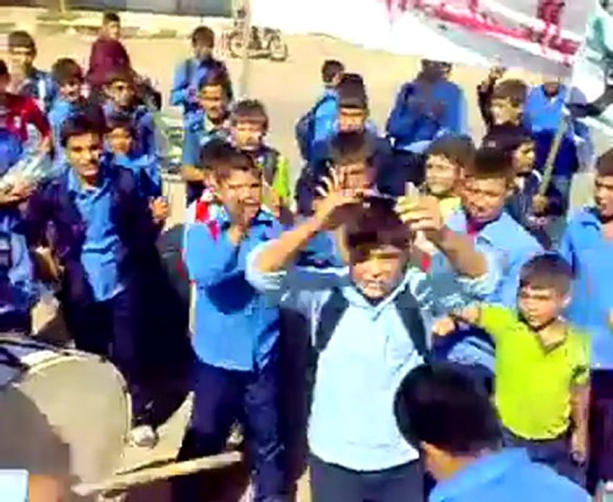 فري برس   حماة كرناز مظاهرة طلابية بالروح بالدم نفديك يا شهيد 11 10 2011