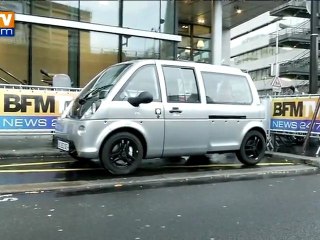 Ségolène Royal fait la présentation de la MIA Electric