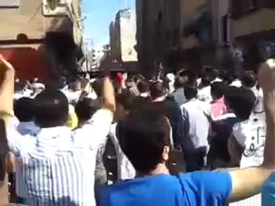 فري برس    ريف دمشق   زملكا   جمعة أحرار الجيش مظاهرات الأحرار 14 10 2011 ج3