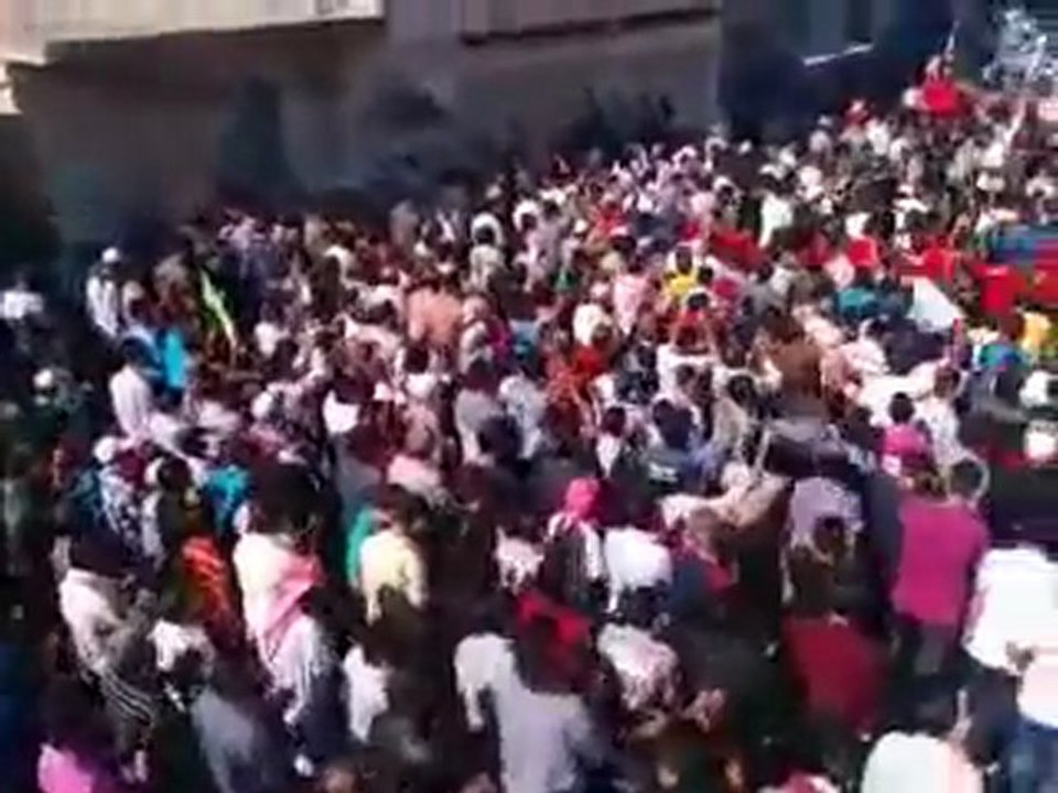 فري برس   حمص مظاهرة حاشدة جدا بمشاركة الحرائر القصير جمعة أحرار الجيش 14 10 2011