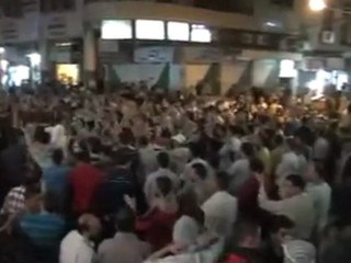 فري برس   مسائية مدينة ادلب صمتكم يقتلنا 15 10 2011