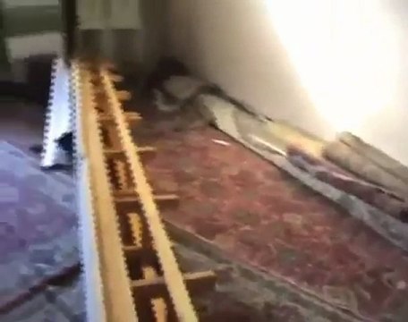 فري برس حمص باب السباع شبيحة الاسد يكتبون عبارة الاسد ربكم 15 10 2011