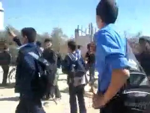 فري برس طلاب المدارس يهتفون حافظ كلب الأمه العربيه معضمية الشام 20 10 2011