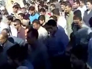 فري برس   تشييع شهيدي خان شيخون كفاح السرماني و محمد الحموي 17 10 2011 ج1