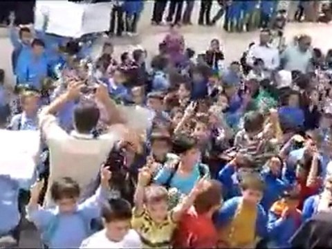 فري برس الحولة مظاهرة طلابية تطالب بإعدام الرئيس 17 10 2011