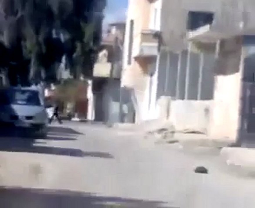 فري برس   اقتحام الامن و الشبيحه لخربة غزالة 17 10 2011