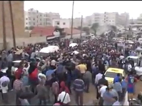 فري برس تشييع الشهيد يامن هرموش في مدينة ادلب 18 10 2011 ج1