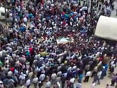 فري برس جنازة الشهيد يامن مطيع هرموش 18 10 2011 مدينة ادلب ج2
