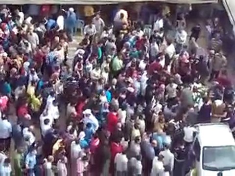 فري برس جنازة الشهيد يامن مطيع هرموش 18 10 2011 مدينة ادلب ج5