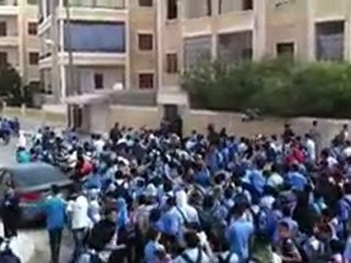 فري برس   مظاهرة طلابية نصرة للشهيد يامن هرموش  مدينة ادلب 18 10 2011