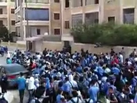 فري برس مظاهرة طلابية نصرة للشهيد يامن هرموش مدينة ادلب 18 10 2011