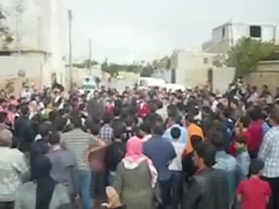 فري برس   إدلب   سرمين  عند خيمة الشهيد القاشوش 18 10 2011