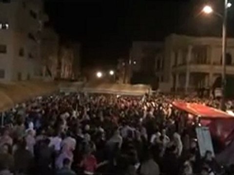 فري برس مدينة ادلب خيمة تهنئة الشهيد وبدنا اعدامك بشار 18 10 2011