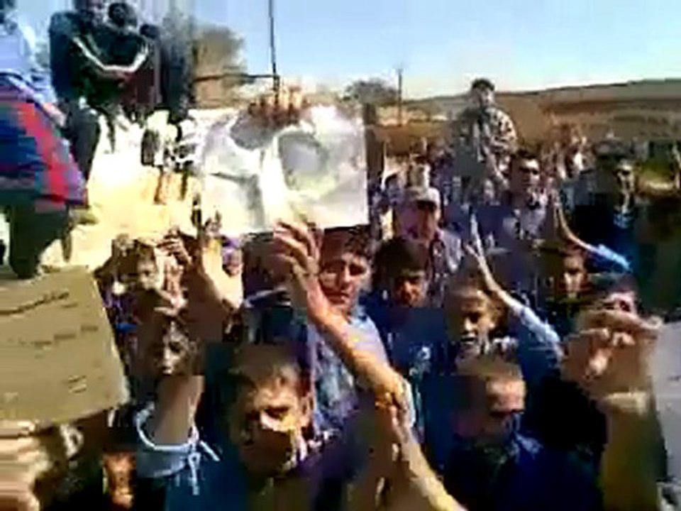 فري برس   إدلب الهبيط مظاهرة طلابية ردا على المسيرة19  10 2011