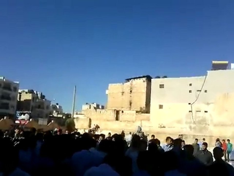 فري برس   ادلب مظاهرات الطلاب الاحرار للمطالبة بسقوط النظام 20 10 2011