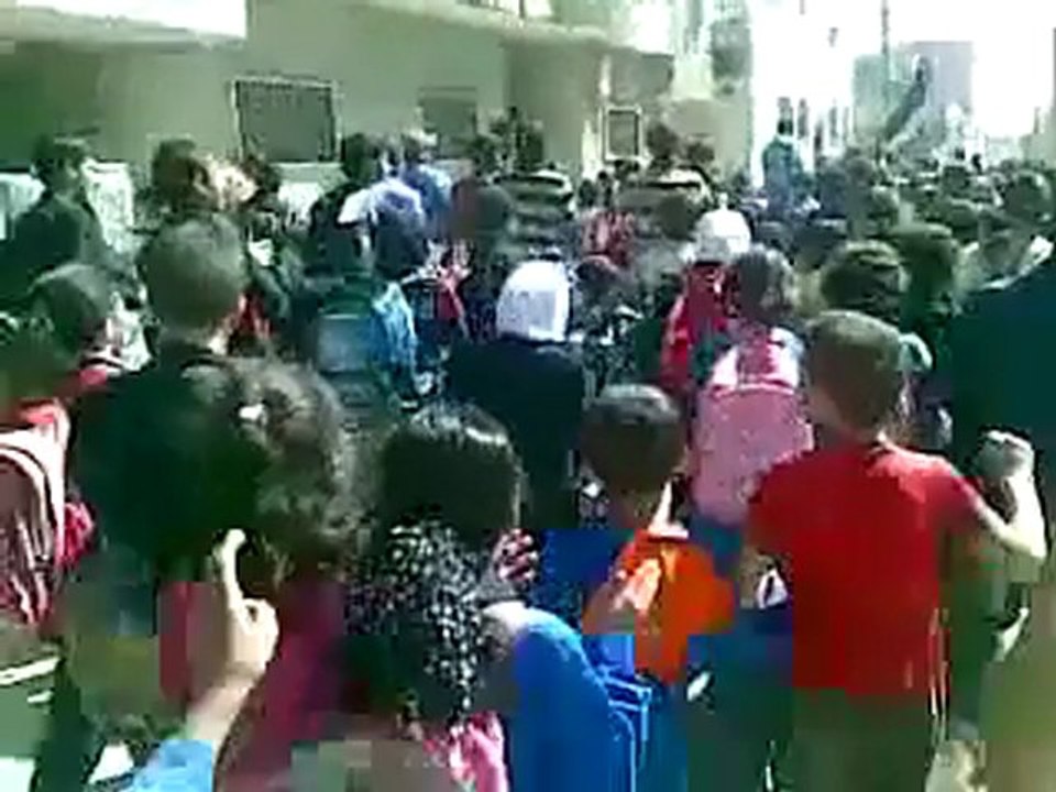 فري برس   درعا ابطع مظاهرات الطلاب الاحرار للمطالبة باسقاط النظام 20 10 2011