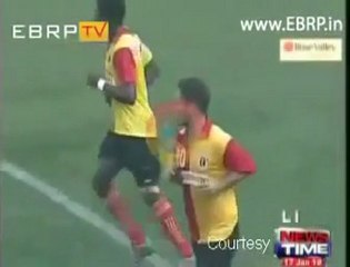 Un but de la tête à quatre pattes