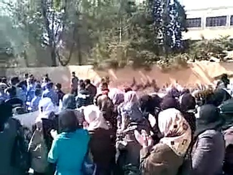 فري برس إدلب معرة حرمة مظاهرة طلابية 20 10 2011