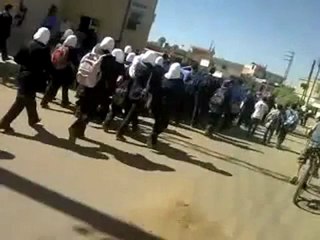 فري برس   نوى   مظاهرة طلابية تنادي بإعدام الرئيس 20 10 2011