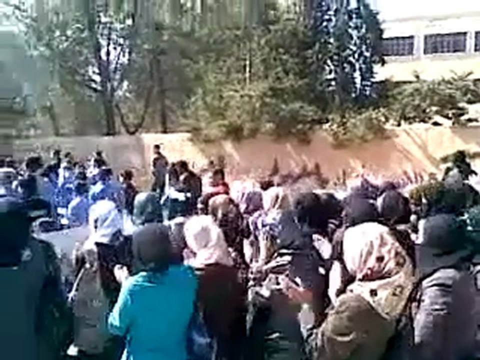 فري برس   إدلب   معرة حرمة    مظاهرة طلابية 20 10 2011