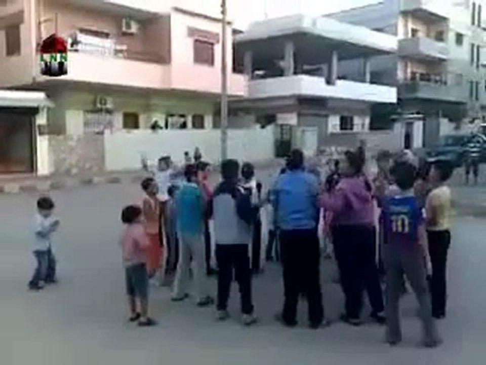 فري برس   بانياس   مظاهرة للاطفال الشعب يريد اسقاط النظام 20 10 2011