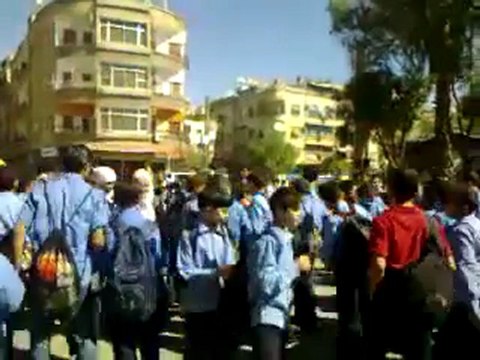فري برس دمشق حرستا مظاهرات الطلاب الاحرار للمطالبة بسقوط النظام الاسدي 20 10 2011 ج1