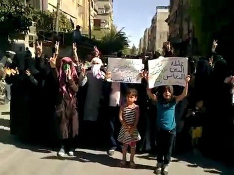 فري برس دوما حرائر دوما في تشيع الشهيد علاء 20 10 2011