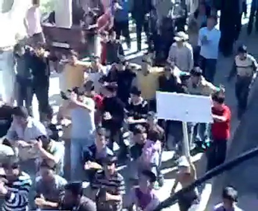 فري برس   ادلب ناحية التمانعة جمعة شهداء المهلة العربية 21 10 2011 ج1