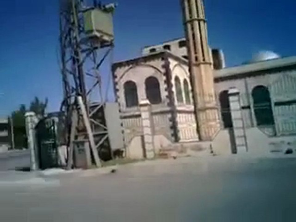 فري برس   حمص    ديربعلبة  قناص يستهداف المصلين بعد خروجهم من الصلاة 21 10 2011