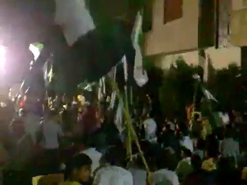 فري برس   حمص أحرار الوعر القديم مسايئة جمعة شهداء المهلة العربية وأغنية الشعب يريد إعدام الرئيس 21 10 2011