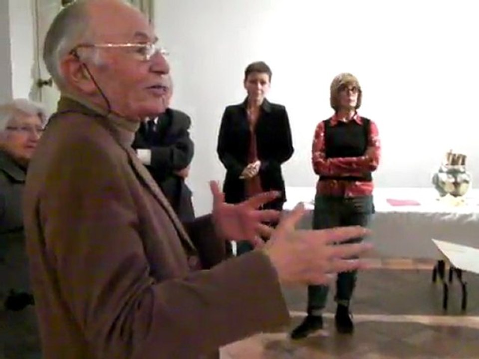 Remise du chèque des Amis du musée à la ville de Romans pour la collection Roger Vivier