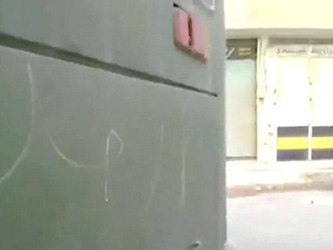 فري برس ريف دمشق داريا كتابة إرحل على باص الجيش 21 10 2011