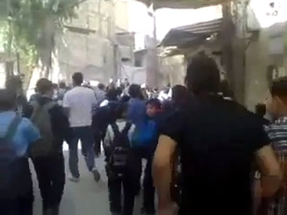 فري برس   دمشق حي برزة مظاهرة طلابية 23 10 2011 ج1