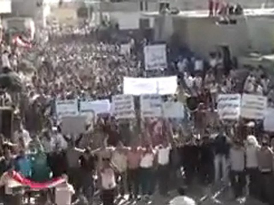 فري برس   مظاهرة بالالاف حمص دير بعلبة جمعة شهداء المهلة العربية 21 10 2011