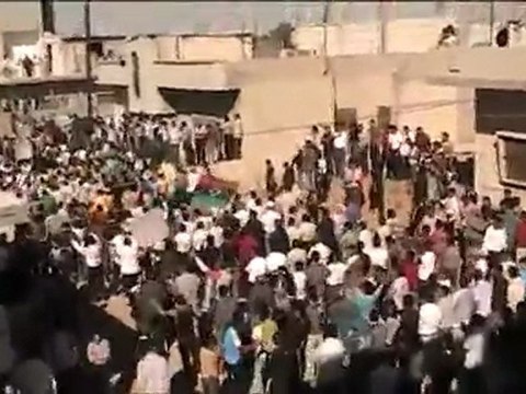 فري برس مقابلة مع احد طلاب الجامعة من قلب مظاهرة ديربعلبة 21 10 2011