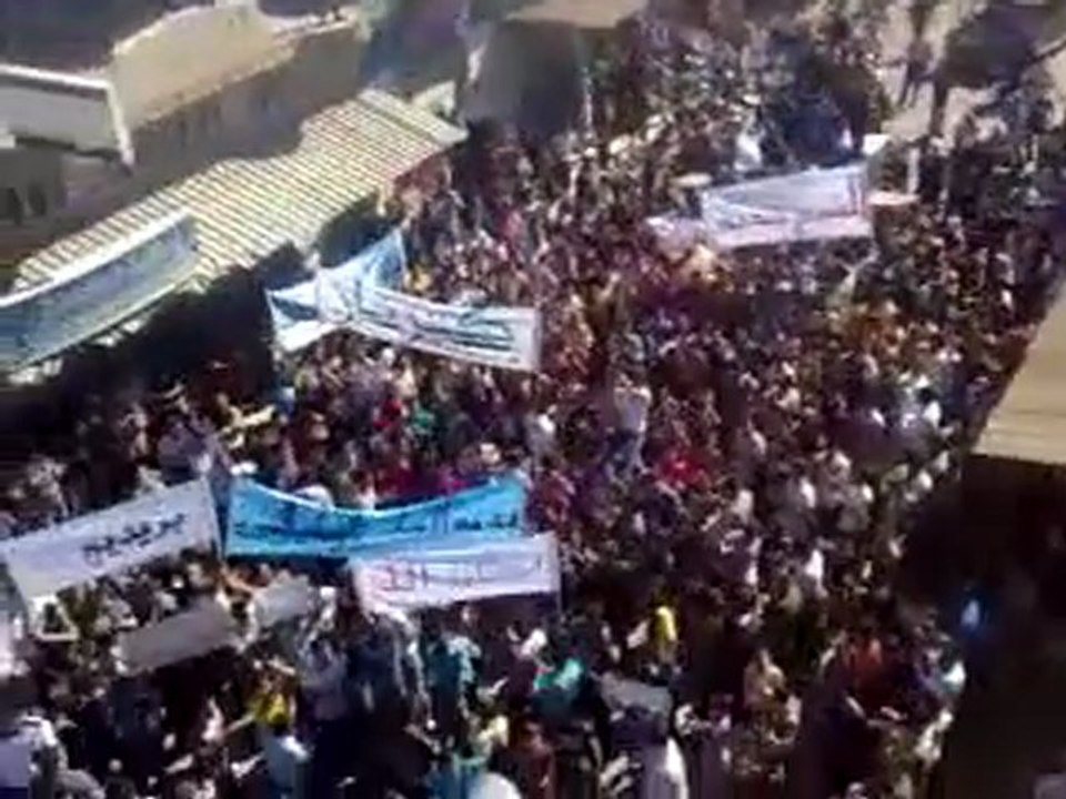 فري برس   حماة كرناز مظاهرة حاشدة في جمعة شهداء المهلة العربية 21 10 2011